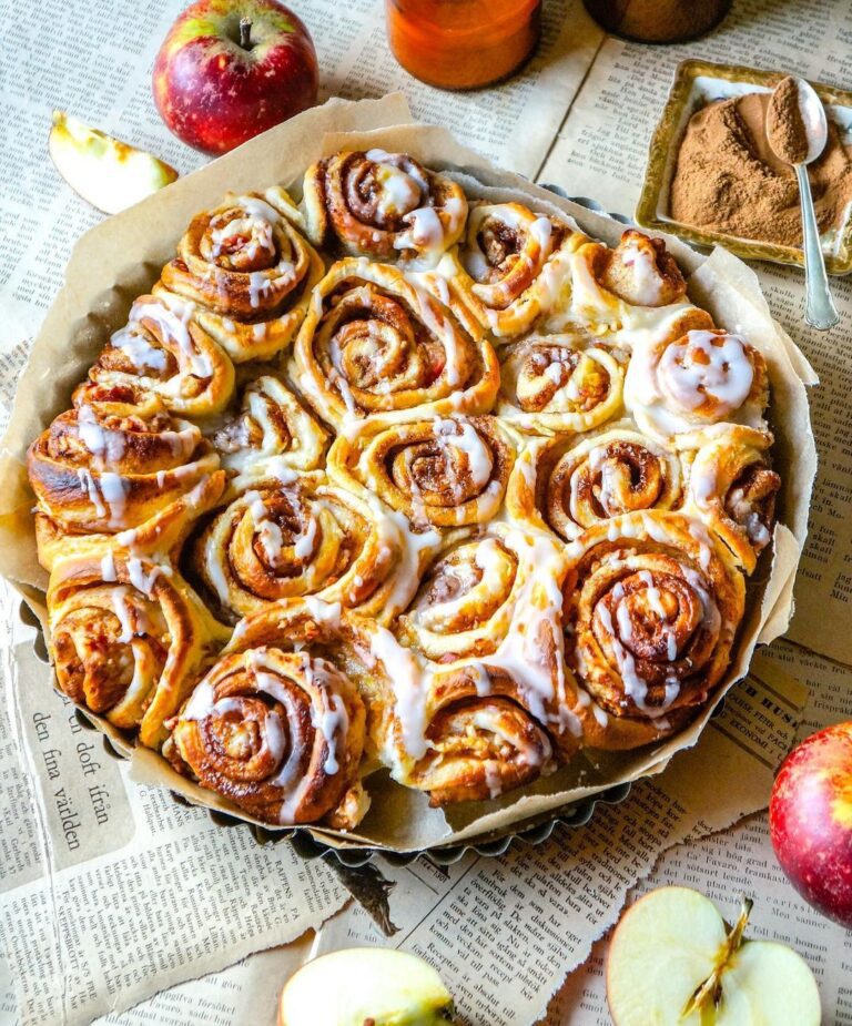 Vegan Apple Pie Cinnamon Rolls
