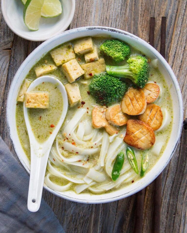 Green Curry Rice Noodle Bowl