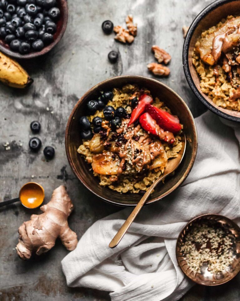 22+ Sweet & Savory Vegan Oatmeal Recipes That Will Change Your Breakfast Game