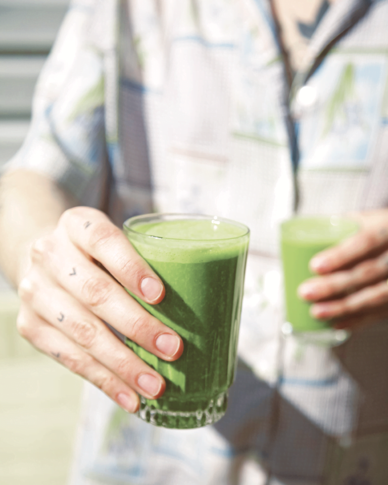 Green Smoothie for Glowy Skin from 125 Best Juices, Smoothies and Healthy Snacks by Em von Euw